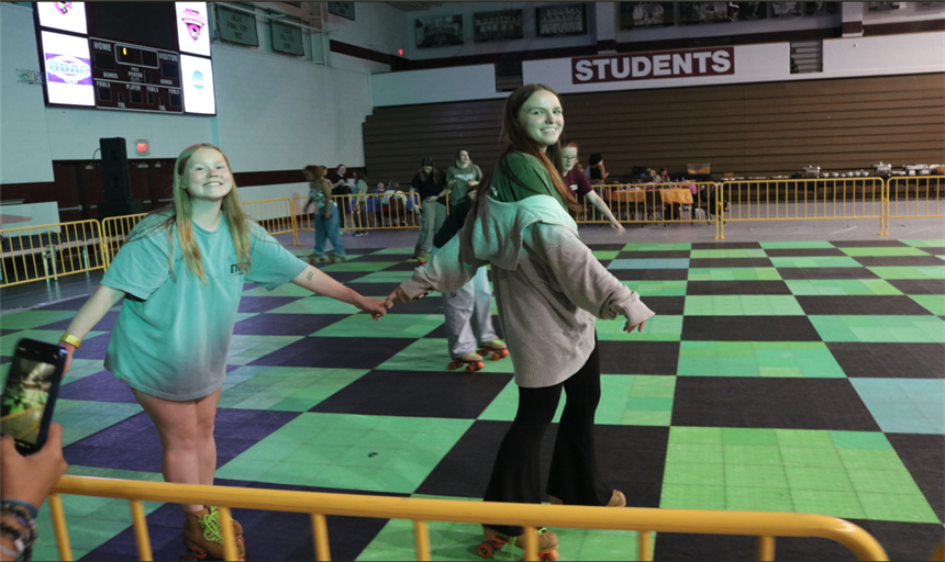 Photo of girls rollerskating in Bast