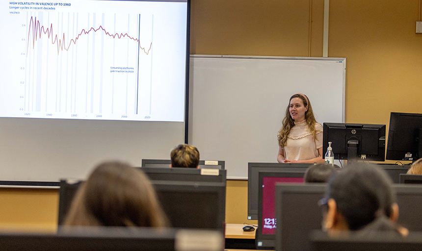 Students present ECON Lab researchnews image