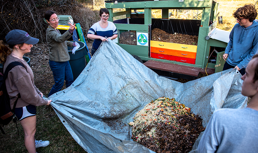 Trailer promotes value of composting, helps students conduct researchnews image